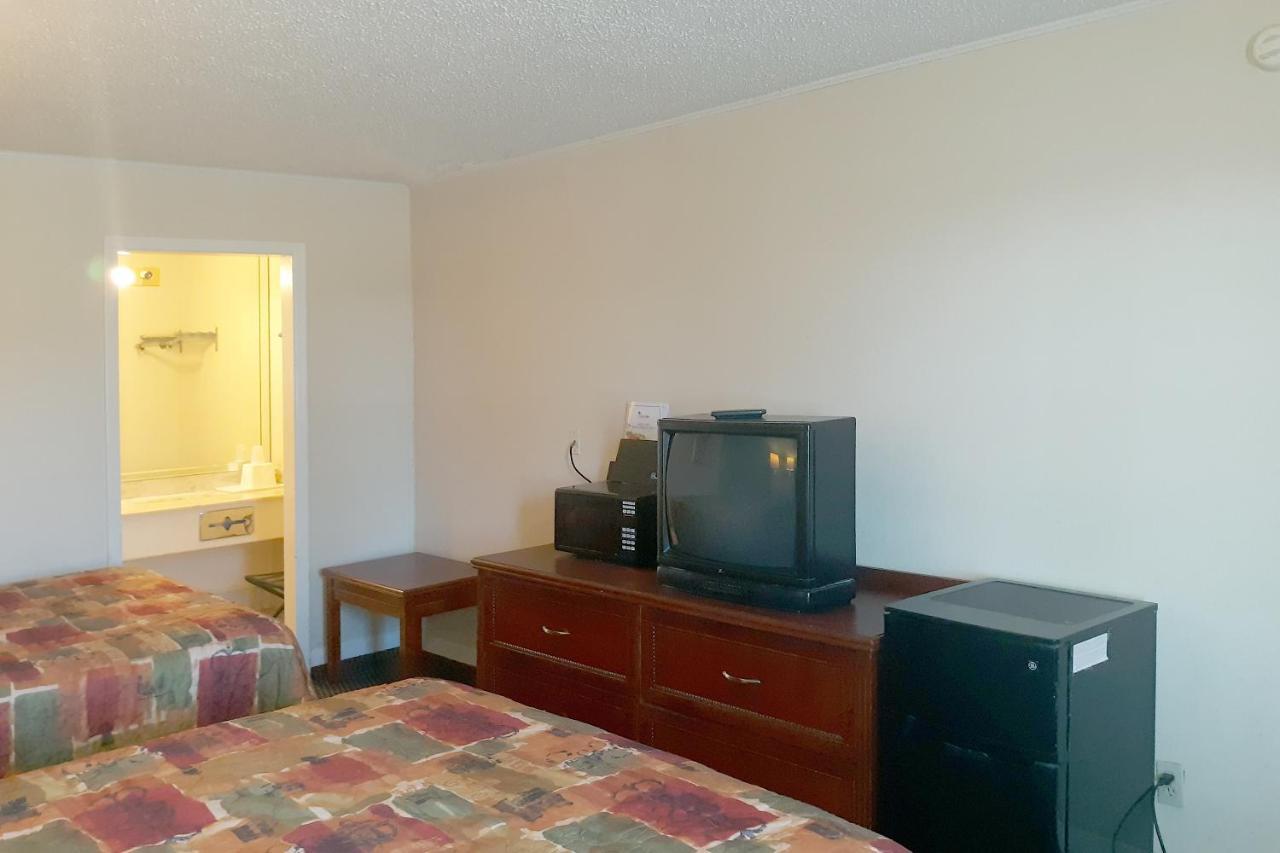 Rest Inn - Extended Stay, I-40 Airport, Wedding & Event Center อามาริลโล ภายนอก รูปภาพ
