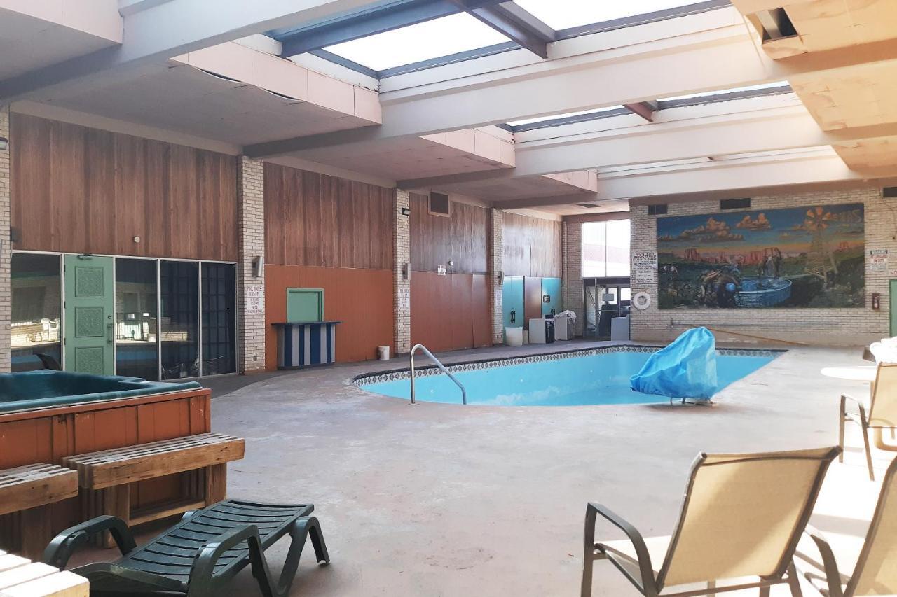 Rest Inn - Extended Stay, I-40 Airport, Wedding & Event Center อามาริลโล ภายนอก รูปภาพ