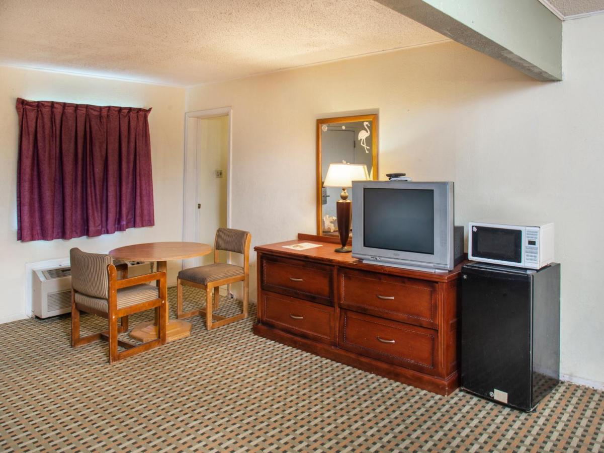 Rest Inn - Extended Stay, I-40 Airport, Wedding & Event Center อามาริลโล ภายนอก รูปภาพ