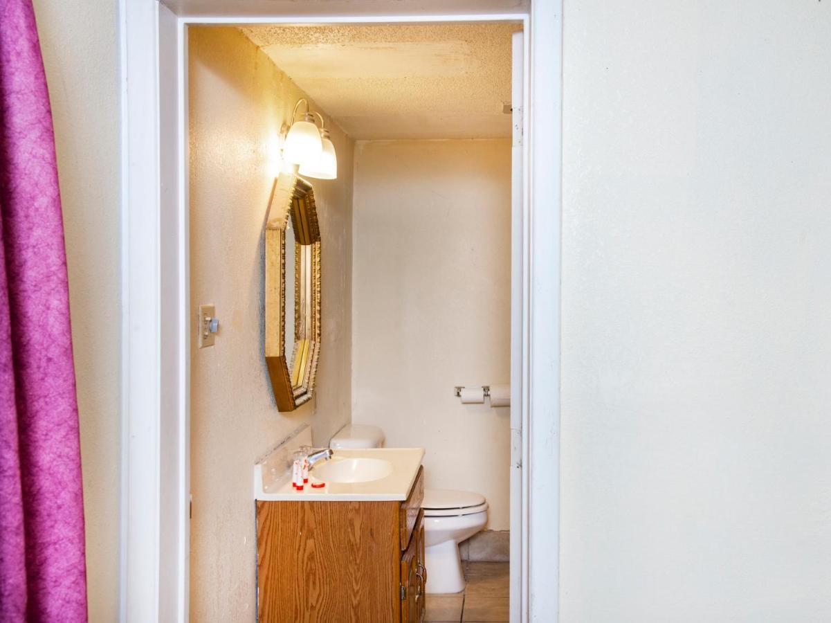 Rest Inn - Extended Stay, I-40 Airport, Wedding & Event Center อามาริลโล ภายนอก รูปภาพ