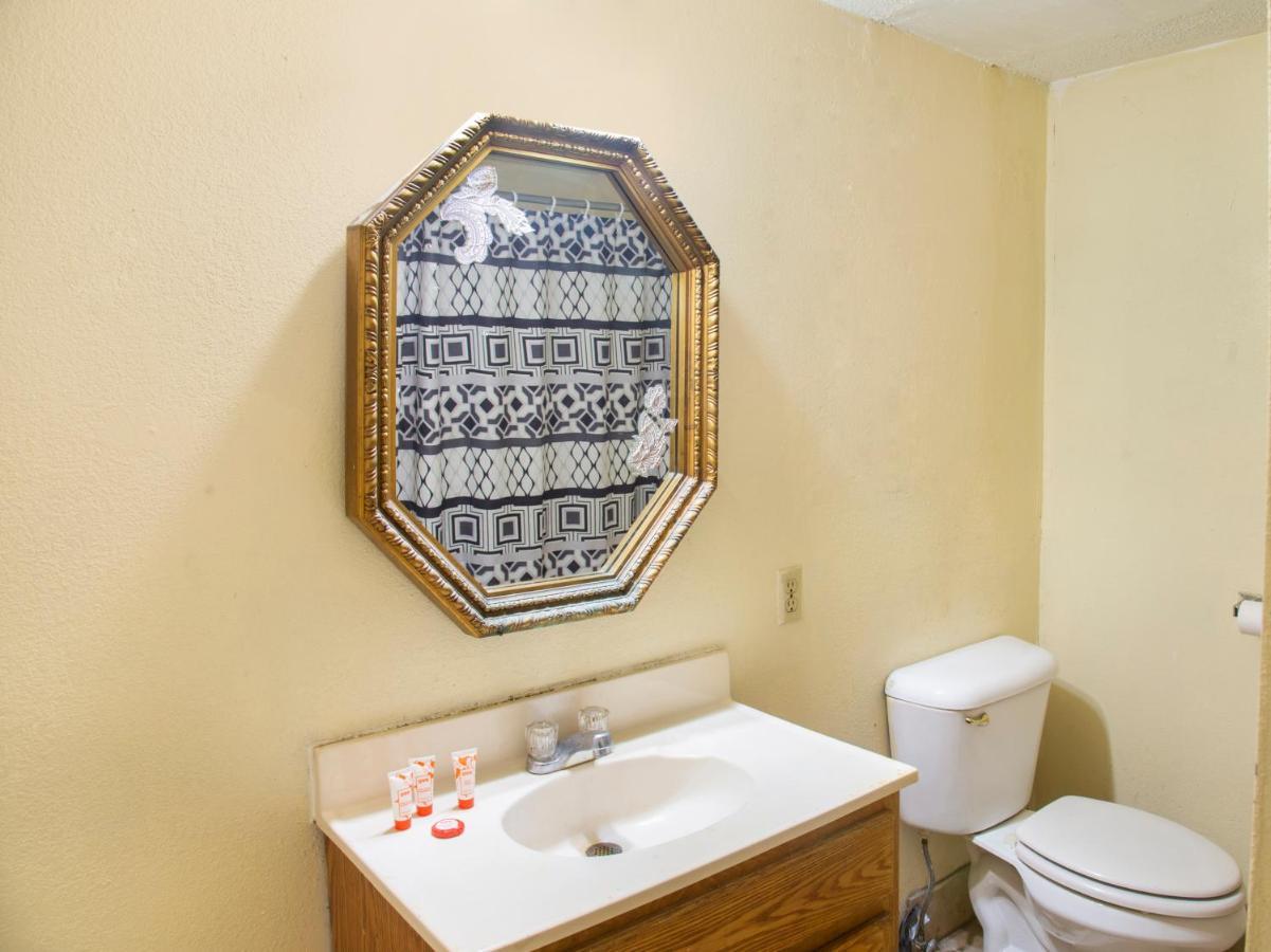 Rest Inn - Extended Stay, I-40 Airport, Wedding & Event Center อามาริลโล ภายนอก รูปภาพ